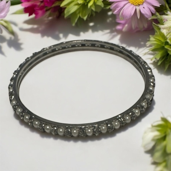 FREE 💟💎Vintage Bracelet with Faux Pearls and Clear Stones - Picture 1 of 15